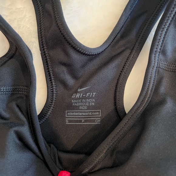 Nike pro Dri-Fit sports bra - Picture 6 of 6